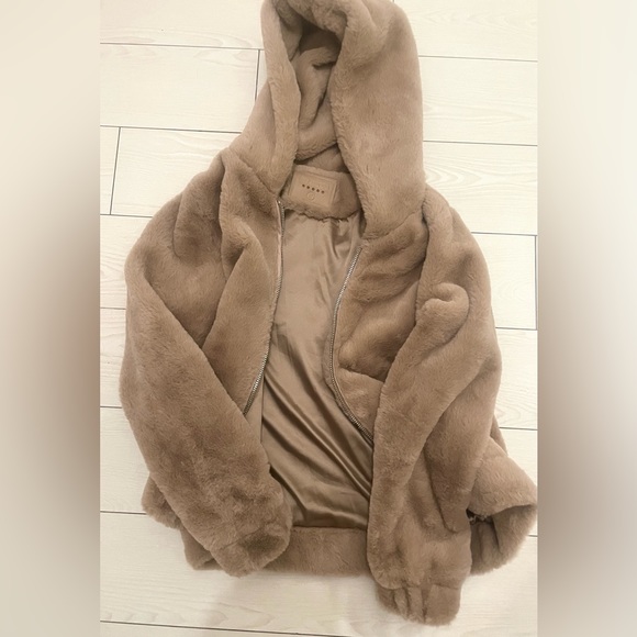 Blank NYC Jackets & Blazers - Blank NYC teddy bear coat size medium. Only worn once.